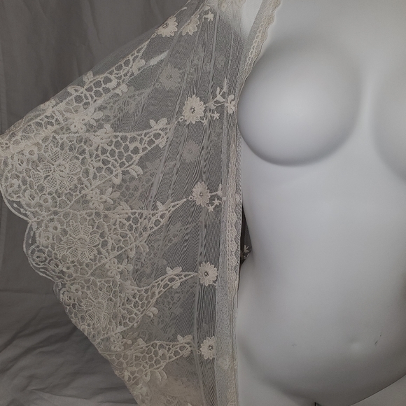 Lace cover up - Picture 4 of 6